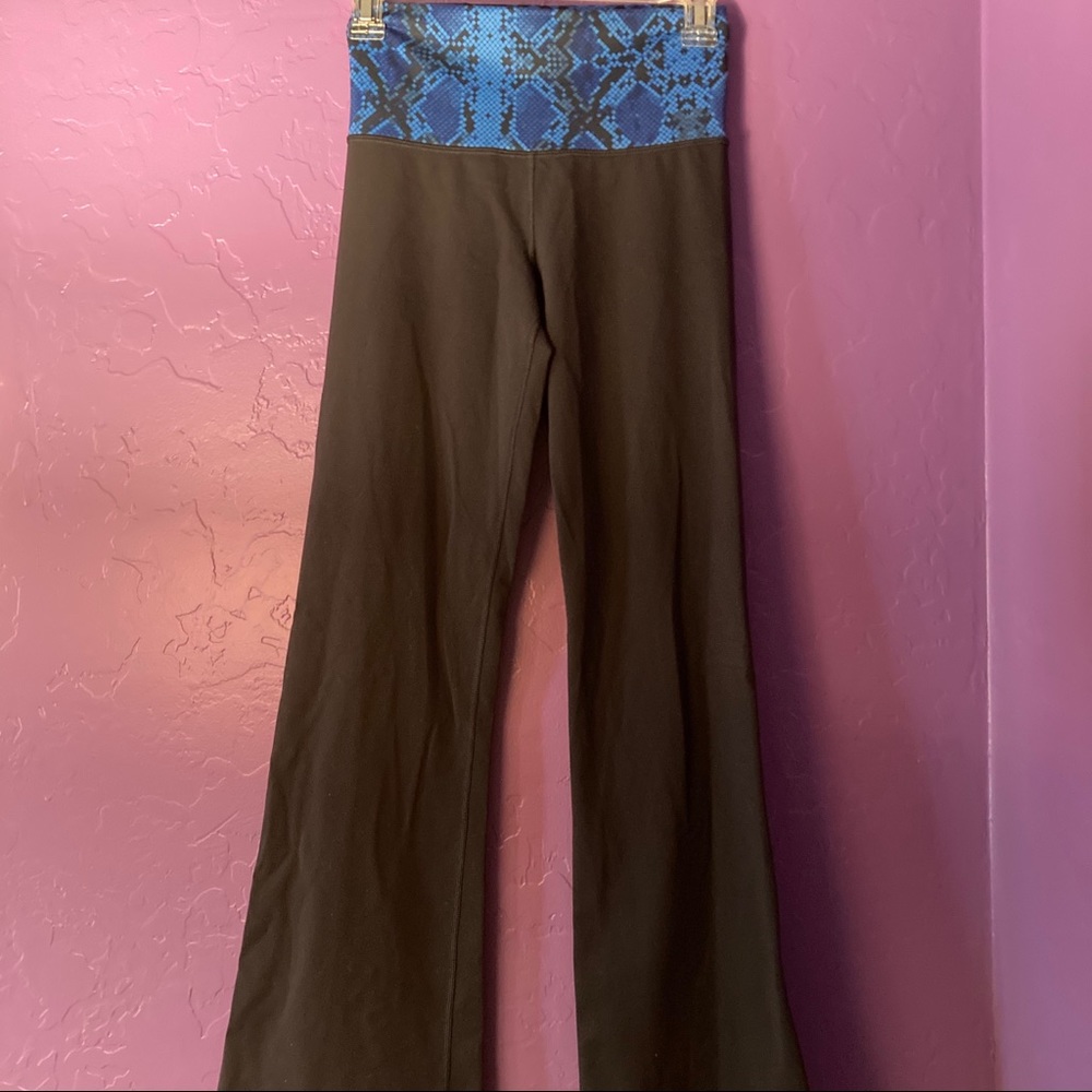 Navy blue Lululemon yoga pants